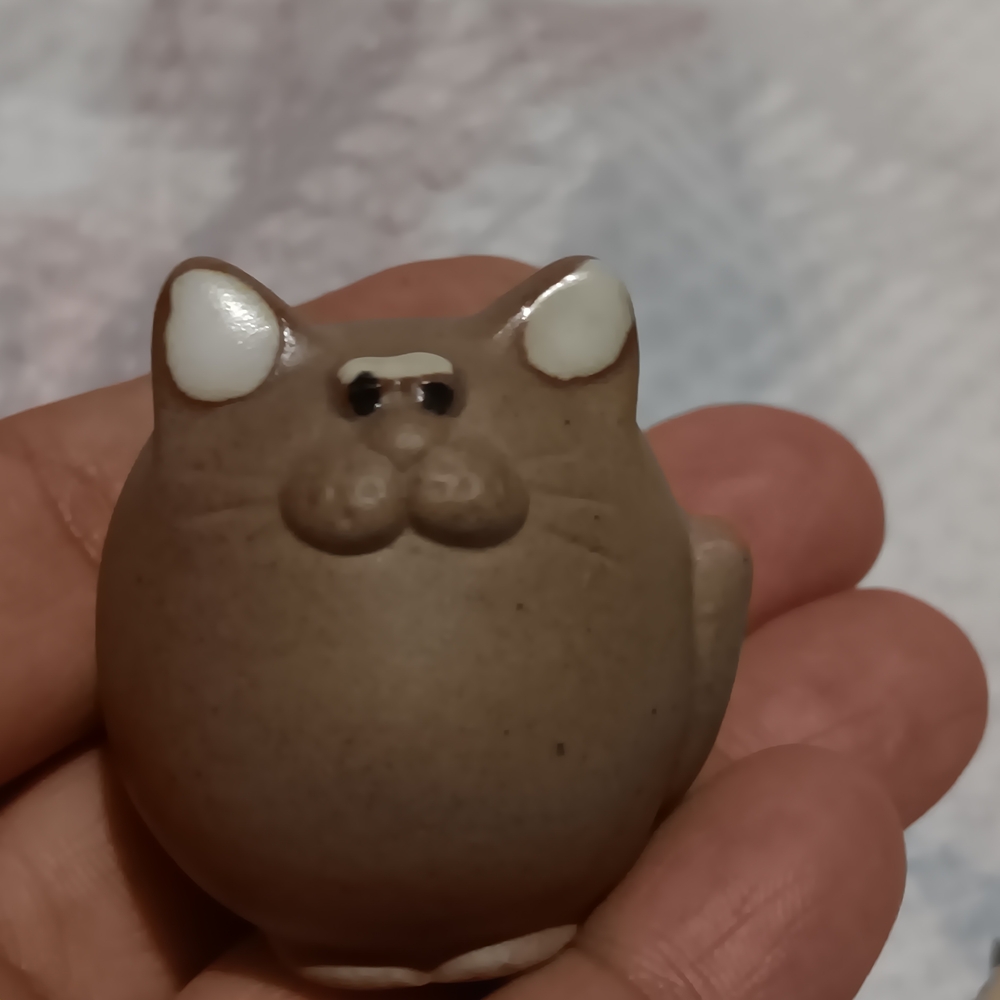 Brown Cat 🐞Figurine